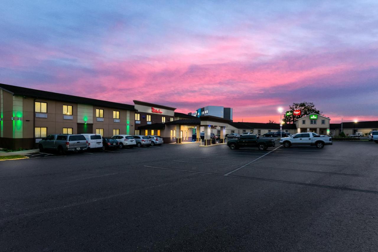 Red Roof Inn Denver Exterior photo